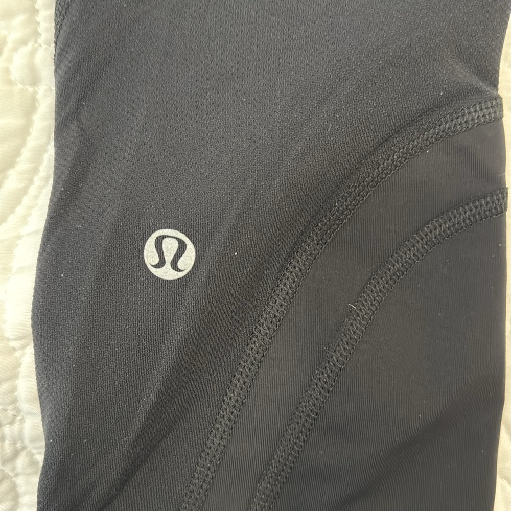 Women’s lululemon athletica Size 6 Black Leggings - Picture 3 of 4